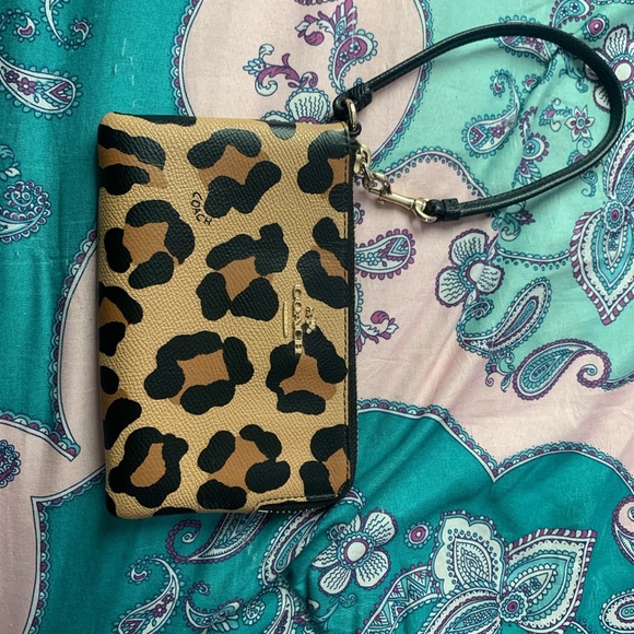 Coach wristlet - Picture 4 of 5